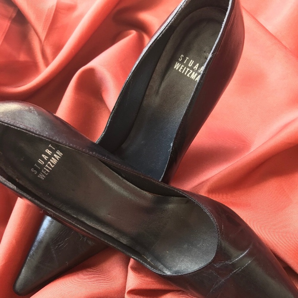 Stuart Weitzman Excellent Condition Classic Pumps - image 1